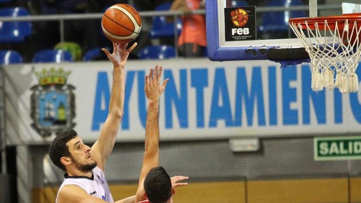Cvorovic lanza a canasta.-CANTBASKET.COM