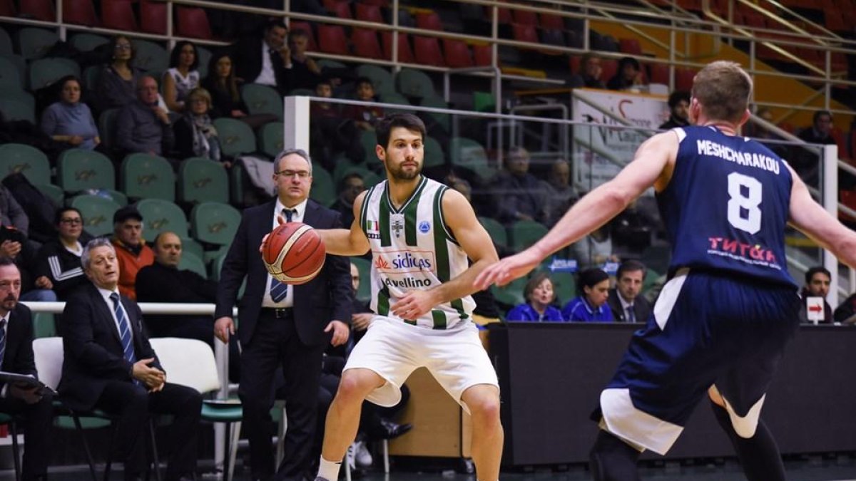 Bruno Fitipaldo es capitán de la selección de Uruguay y jugó la pasada temporada en el Avelino italiano-FIBA