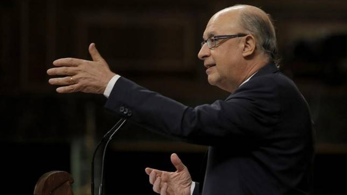 El ministro de Hacienda, Cristóbal Montoro, este miércoles en el Congreso.-JOSÉ LUIS ROCA