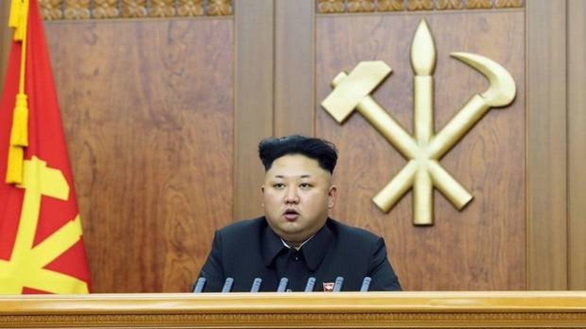 Kim Jong-un, durante su discurso de Año Nuevo, televisado por la cadena KCNA, este jueves.-Reuters