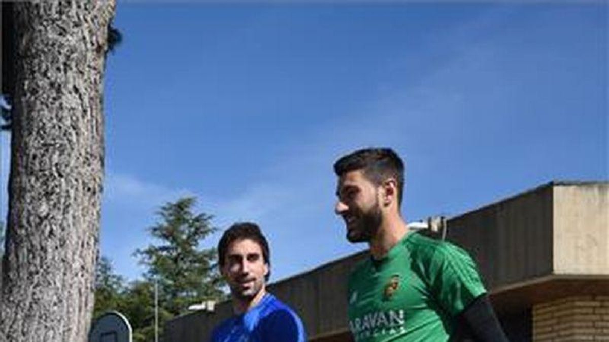Ratón, junto a Eguaras, saliendo de un entrenamiento-ANGEL DE CASTRO