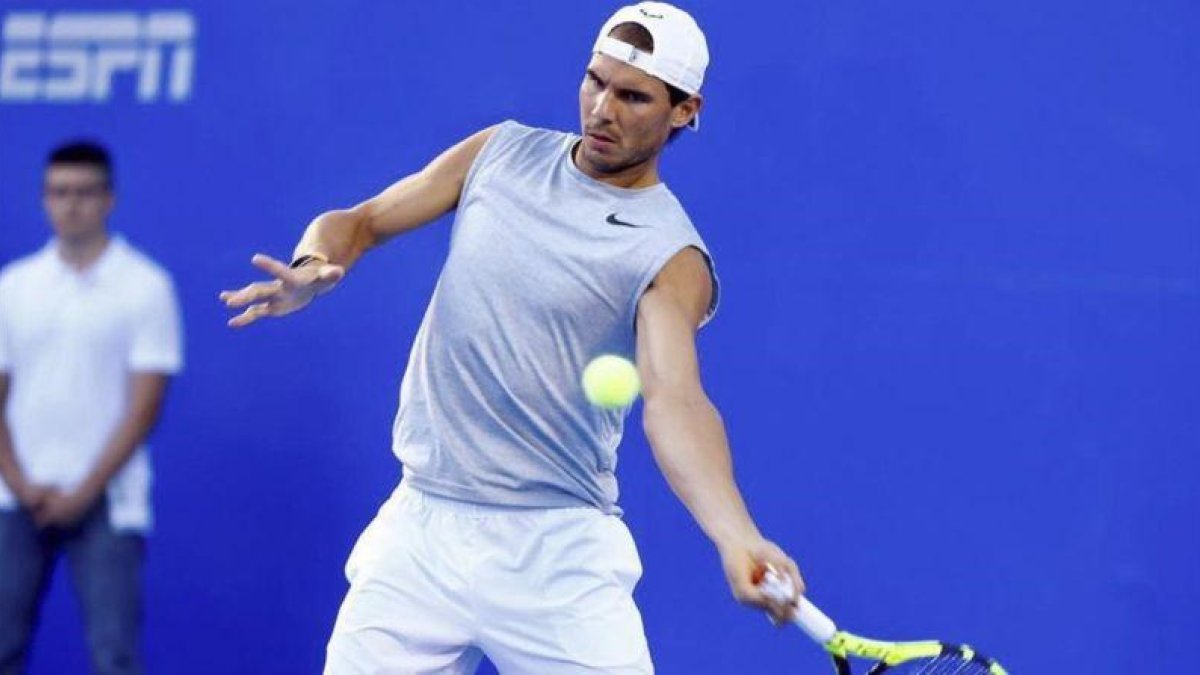 Rafael Nadal, entrenando en Acapulco.-EFE / CECILIA CASLA URTEAGA