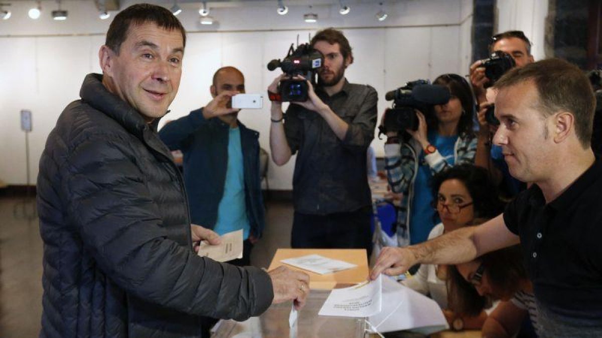 Arnaldo Otegi, que votó en las pasadas elecciones generales de junio, defiende su derecho a ser candidato a lendakari.-EFE / JUAN HERRERO