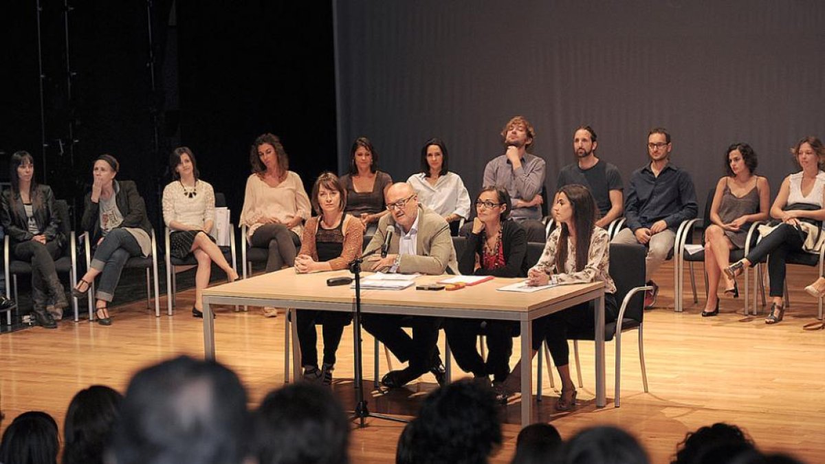 Los profesores del centro ‘escoltaron’ a la dirección en sus intervenciones.-Israel L. Murillo