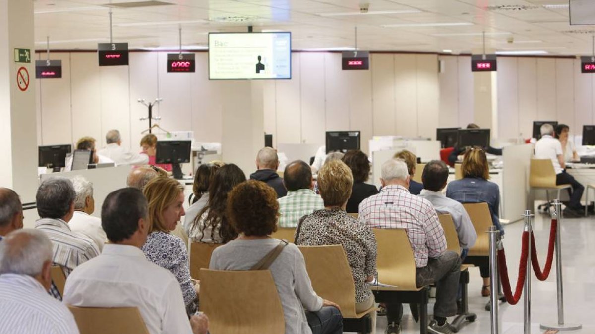 Imagen que presentaba ayer, al mediodía, la oficina tributaria del Ayuntamiento.-RAÚL G. OCHOA