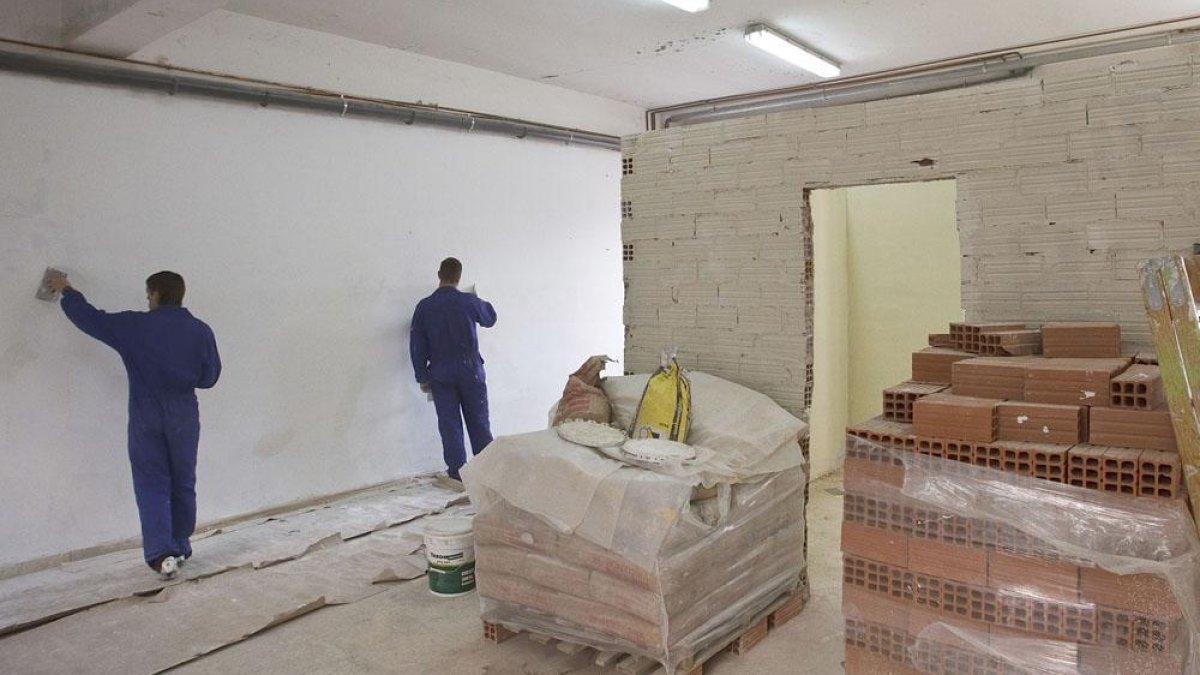 El coste de los materiales de construcción aún no refleja el descenso de precios de acero, cobre y plomo.