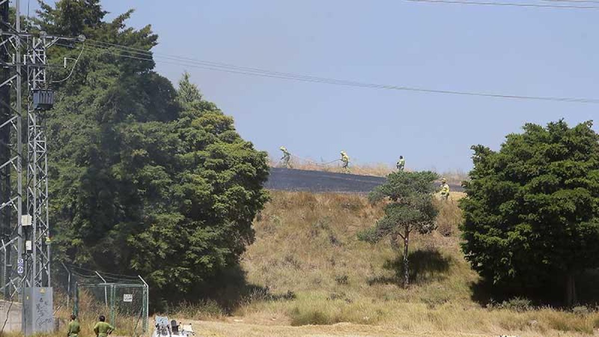 Imagen de la zona del Nudo Landa donde se producía un incendio el pasado lunes.-RAÚL G. OCHOA