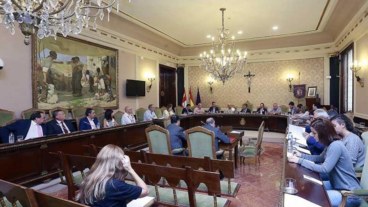 Sesión plenaria de ayer en la Diputación Provincial.-RAÚL G. OCHOA