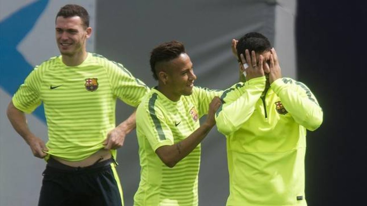 Vermaelen se ejercita junto a Neymar y Luis Suárez en la ciudad deportiva.-Foto: JORDI COTRINA