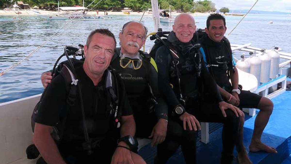 El equipo de buceo del grupo Livingstone Drivers, Nicolás, Mariano, Francisco y Julius.-ECB