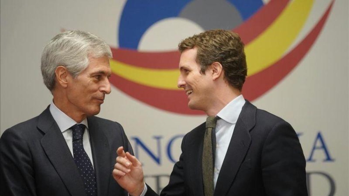 Adolfo Suárez Illana y Pablo Casado, en octubre, en la presentación de la Fundación Concordia y Libertad.-JOSÉ LUIS ROCA