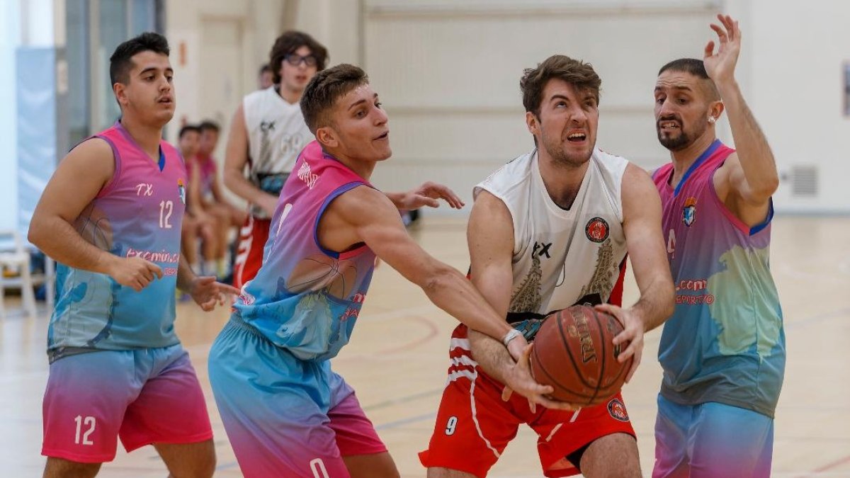 Imagen de uno de los partidos del torneo. SANTI OTERO