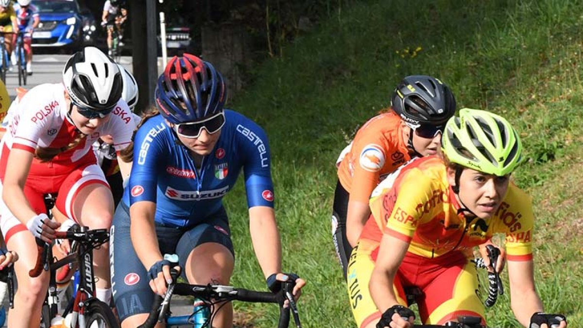 Sara Martín lidera el pelotón durante el último Europeo sub 23. ECB