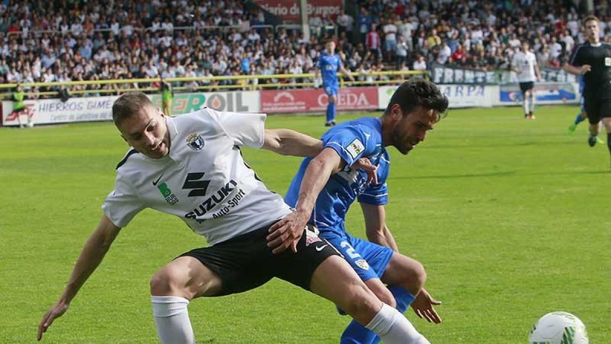 Fito Miranda fue uno de los grandes referentes ofensivos del Burgos CF en el choque de ida.-Raúl G. Ochoa