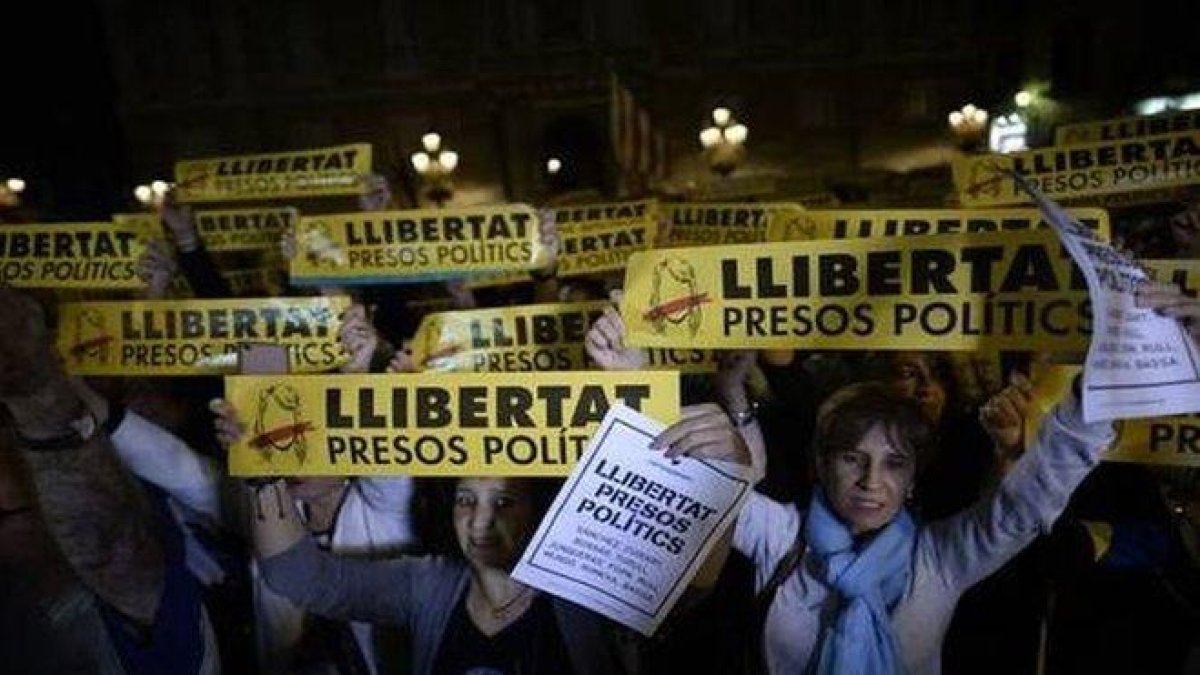 Protestas en México por la condena a prisión a los líderes catalanes.-AFP