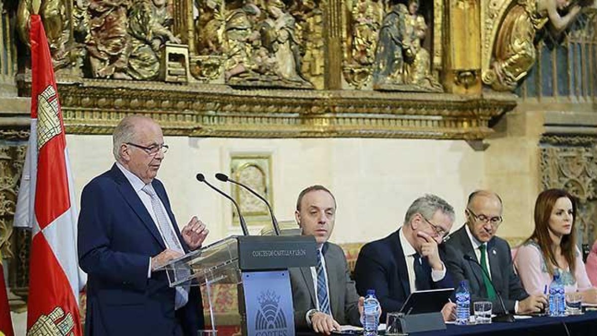 Javier Amoedo, titular del Procurador del Común, en un momento de su intervención en la capilla de los Condestables de la Catedral.-RAÚL G. OCHOA