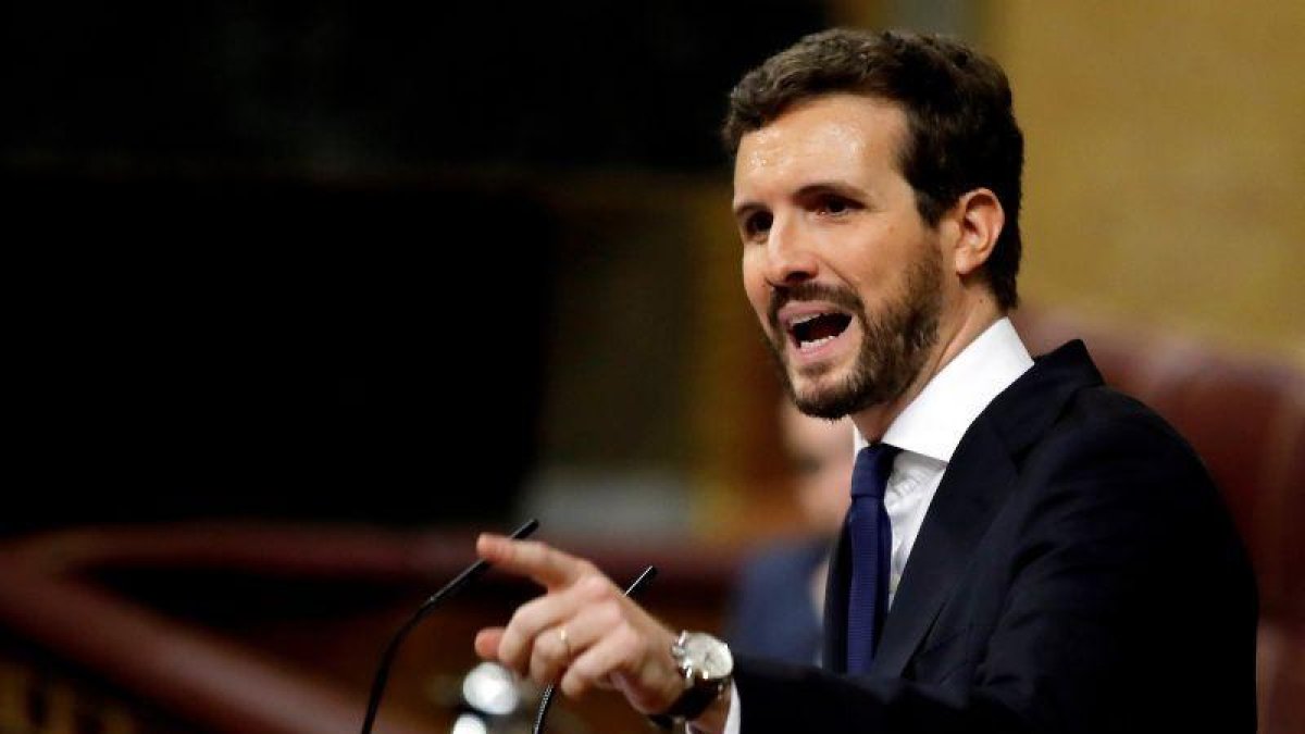 El presidente del PP, Pablo Casado, durante su intervención en el Congreso de los Diputados en la primera jornada de la sesión de investidura de Pedro Sánchez como presidente del Gobierno.-EFE