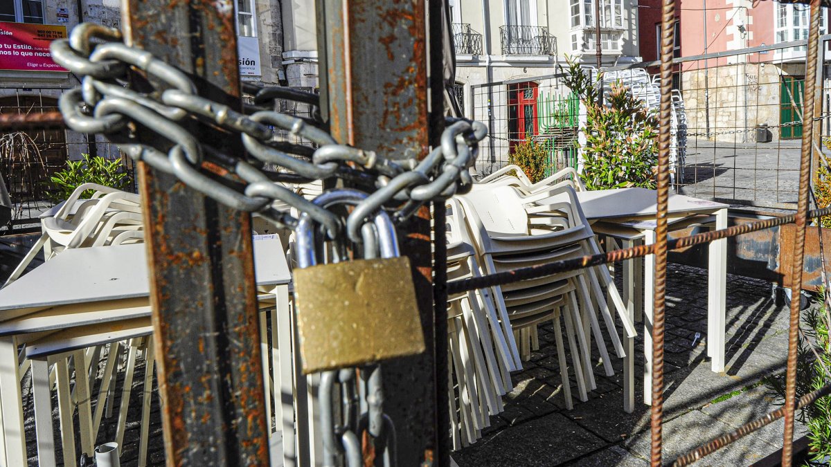 La Junta vuelve a cerrar interior de la hostelería. ISRAEL L. MURILLO