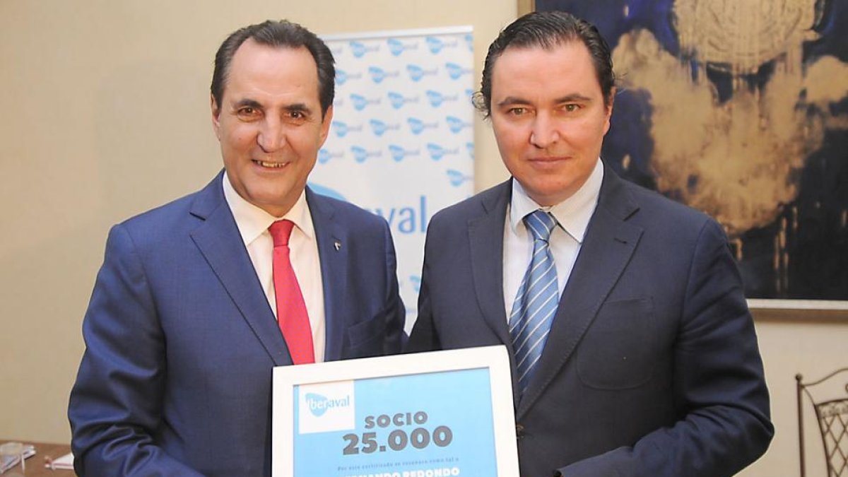 Fernando Redondo-Berdugo recibe el reconocimiento José Rolando Álvarez.-RAÚL G. OCHOA