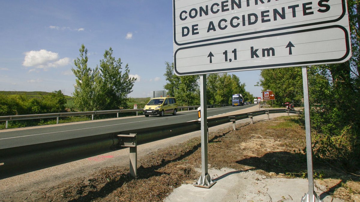 La mejora de la seguridad del tramo de la N-I entre Rubena y Fresno de Rodilla cuenta con 5,9 millones. ISRAEL L. MURILLO