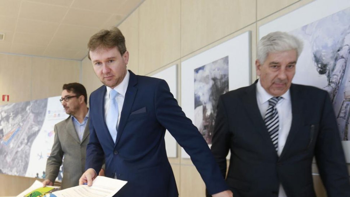 De izquierda a derecha: Garachana, Lacalle y Ansótegui, ayer, en la presentación de la candidatura de Burgos al 'Call 2015'.-RAÚL G. OCHOA