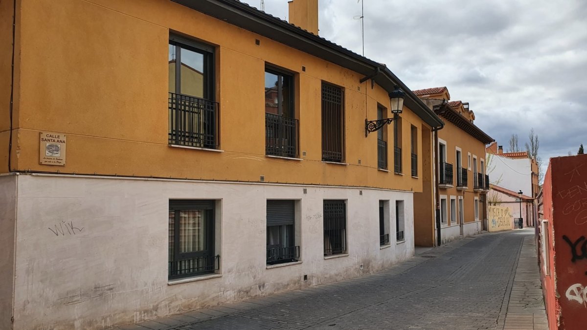 Varias de estas casas se ubican en el número 7 de la calle Santa Ana