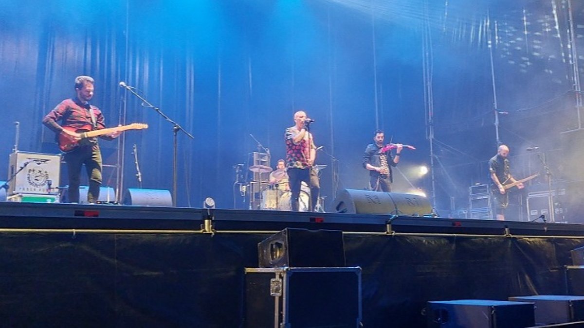 Cronómetrobudú, en directo, en las fiestas de San Pedro Burgos 2022. L. G. L.