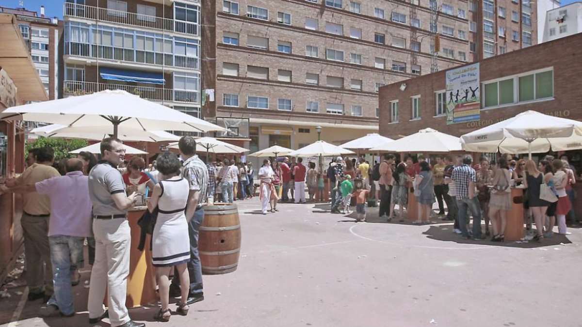 Imagen de la feria de tapas de las fiestas en la plaza Roma.-RAÚL G. OCHOA