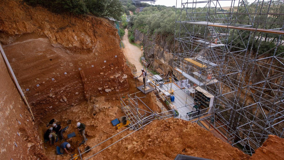 Los yacimientos de la Sierra de Atapuerca vuelven a recibir el primer equipo de arqueólogos a mediados de julio. RAÚL OCHOA