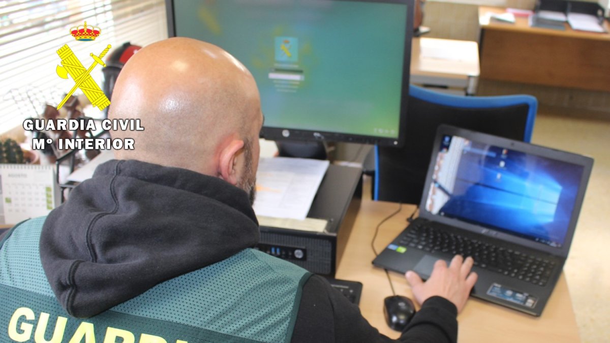 La Guardia Civil detiene a diez personas por 'sextorsión'. GUARDIA CIVIL