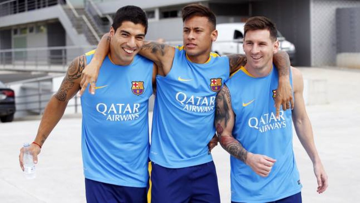 Messi, Neymar y Suárez, antes del entrenamiento de este viernes.-MIGUEL RUIZ/FCB