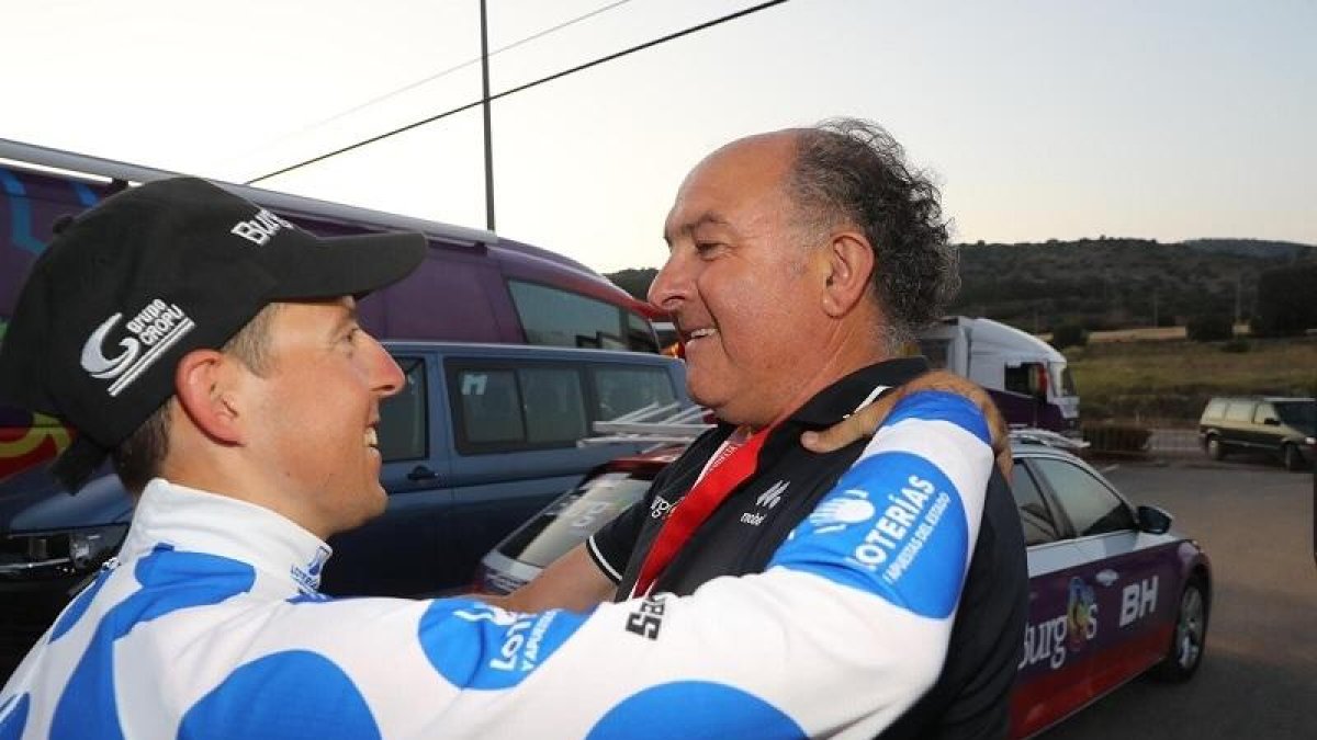 Madrazo y el manager, Julio Andrés Izquierdo, se felicitan.-BURGOS BH