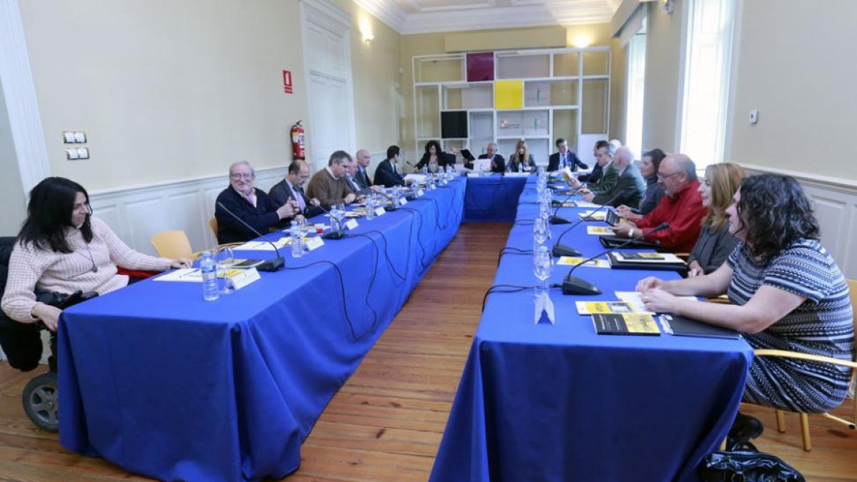 El Palacio de la Isla volvió a acoger la reunión del patronato de la Fundación del Instituto Castellano y Leonés de la Lengua.-Raúl Ochoa
