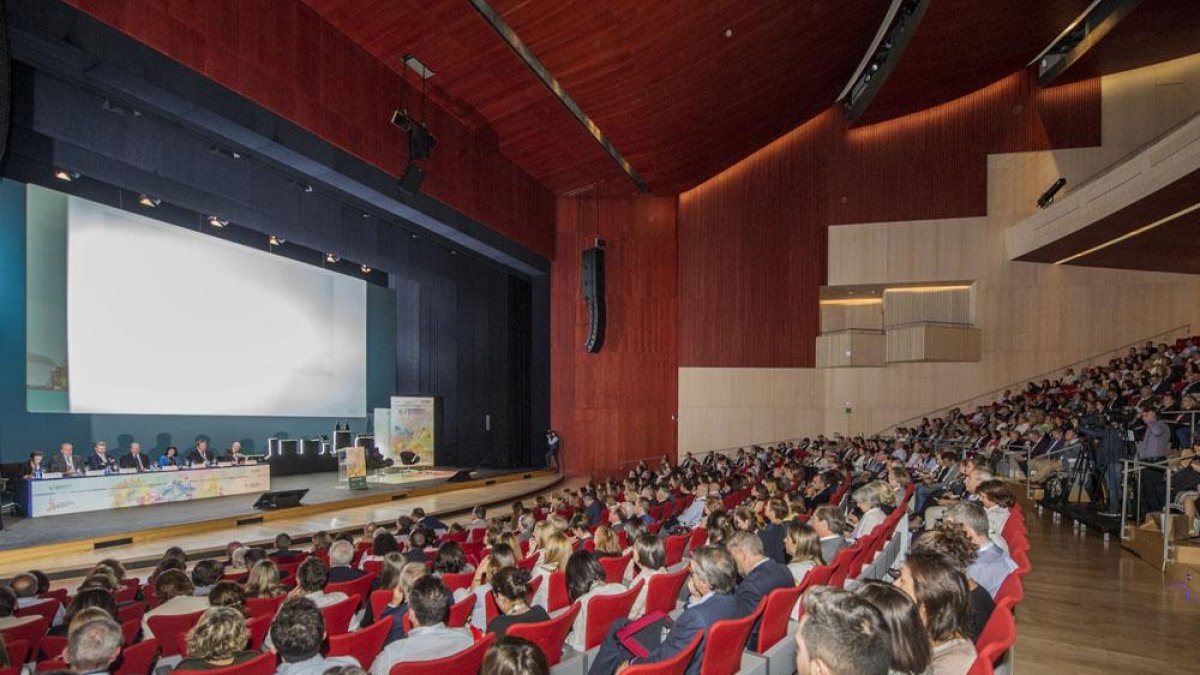 El Fórum Evolución registró lleno en la inauguración del congreso.-ISRAEL L. MURILLO