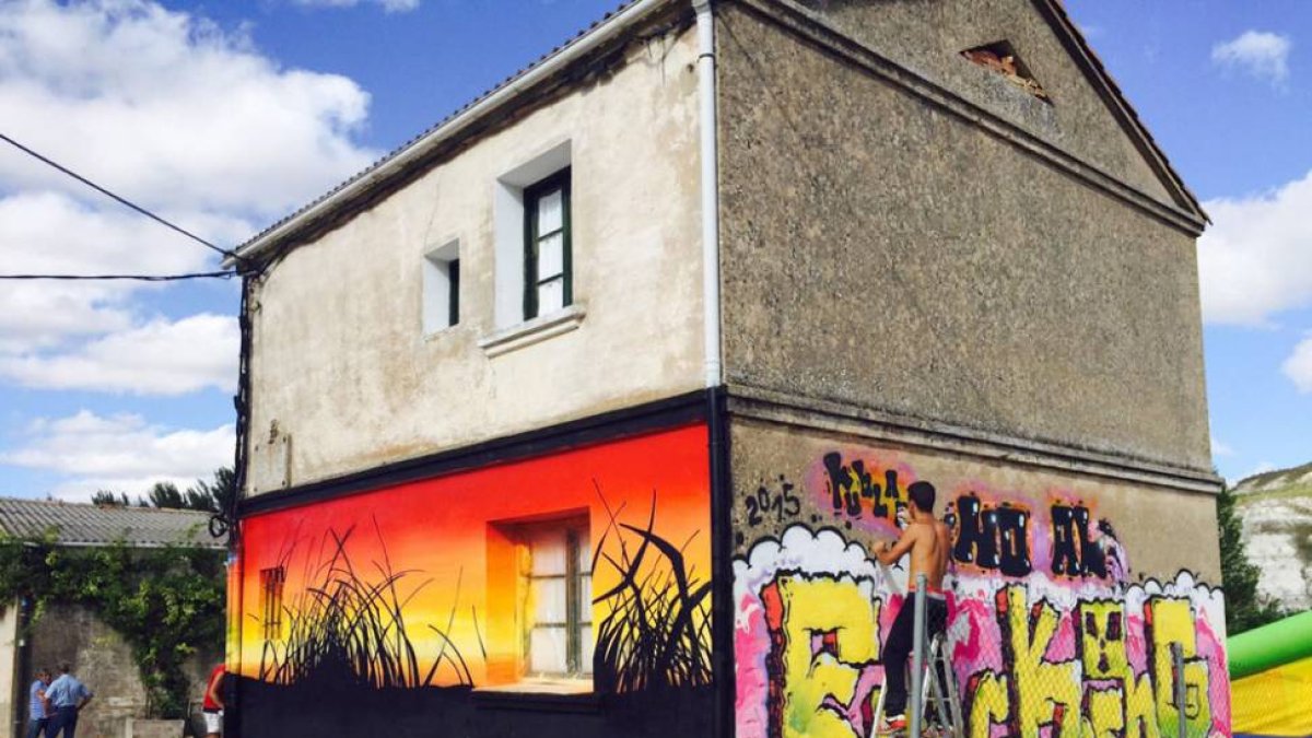El ‘no al fracking’ fue uno de los motivos que los artistas mostraron en sus diseños.-ECB