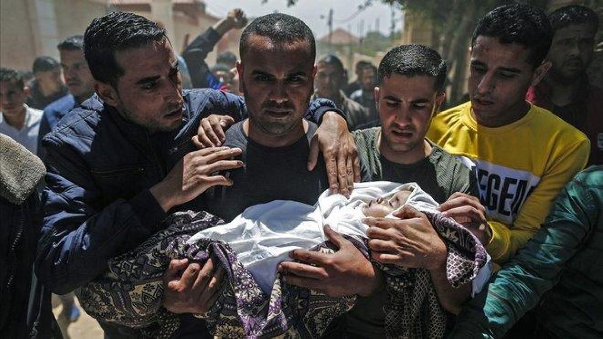 Funeral por el bebé muerto en Gaza.-AFP