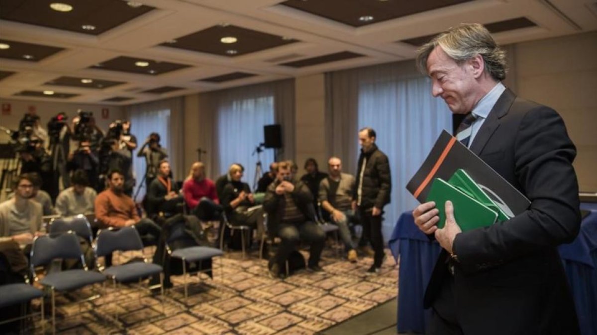 García Pitarch, tras la rueda de prensa celebrada tras presentar su dimisión como director deportivo del Valencia.-MIGUEL LORENZO