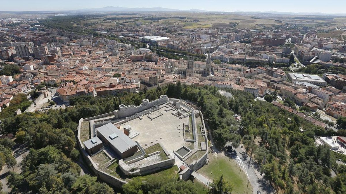 Vista del Castillo y parte del cerro de San Miguel tomada desde un helicóptero.-RAÚL G. OCHOA