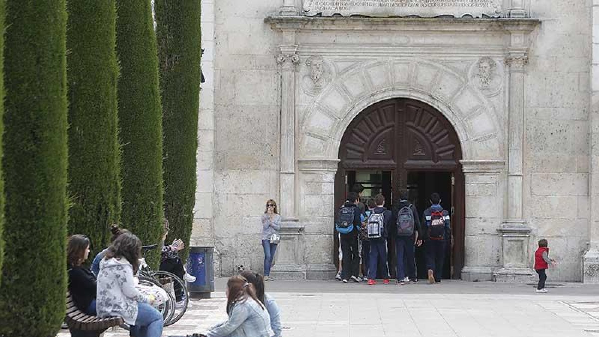 La reunión informativa sobre el Bachillerato Internacional se celebrará mañana a las 19.30 h.-RAÚL G. OCHOA