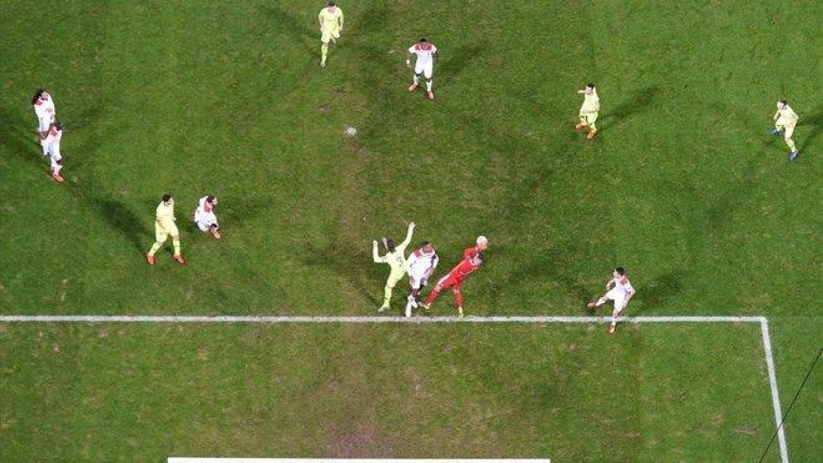 Una imagen del partido.-