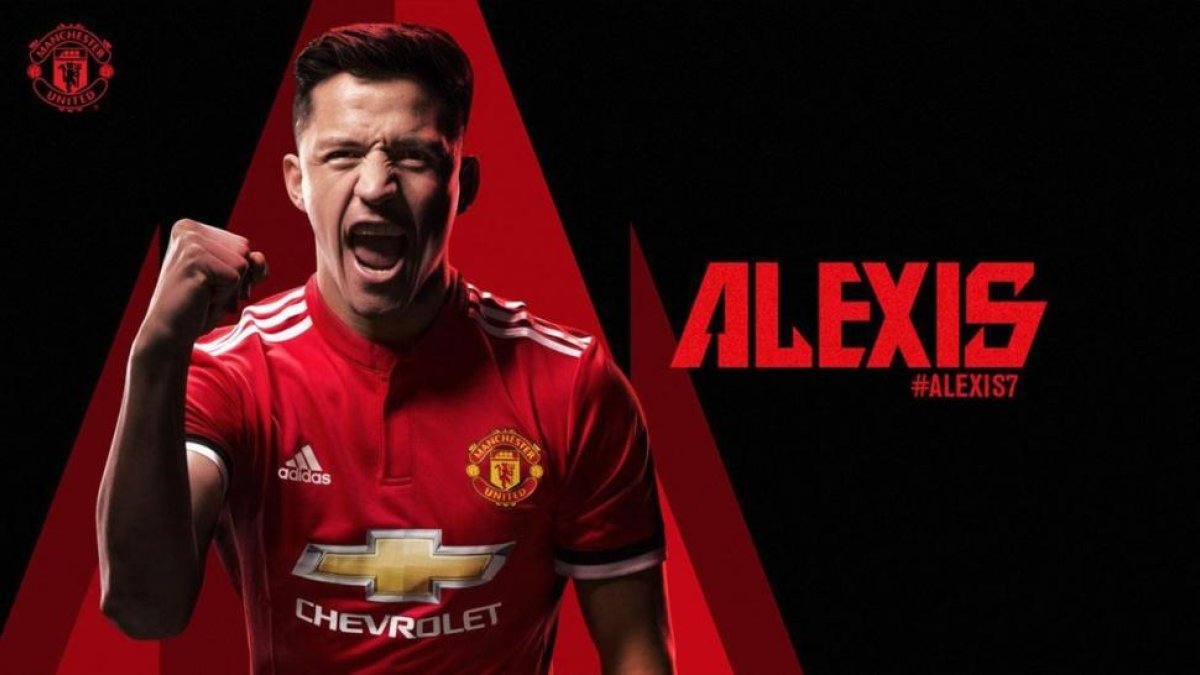 Alexis, con la camiseta de su nuevo club, el Manchester United-EL PERIÓDICO
