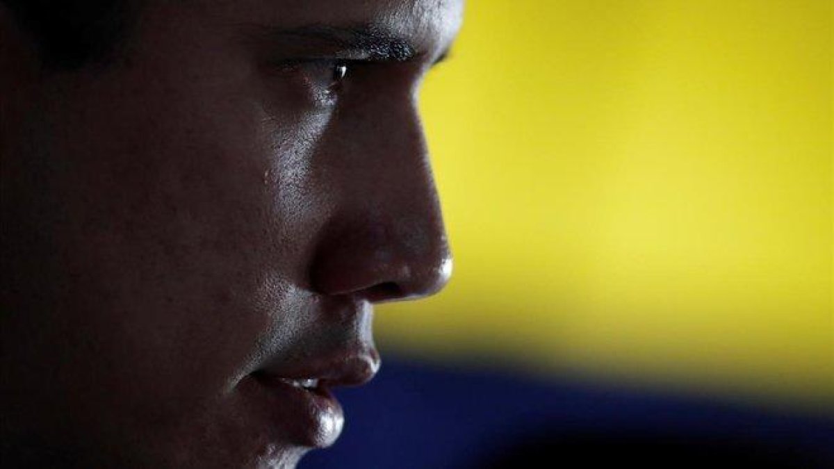 Juan Guaidó, durante la rueda de prensa que ha ofrecido este jueves en Caracas.-UESLEI MARCELINO (REUTERS)