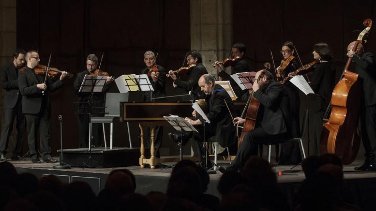 La Orquesta Barroca de Venecia y Avi Avital dieron anoche el segundo concierto de Cordón Barroco.-Santi Otero