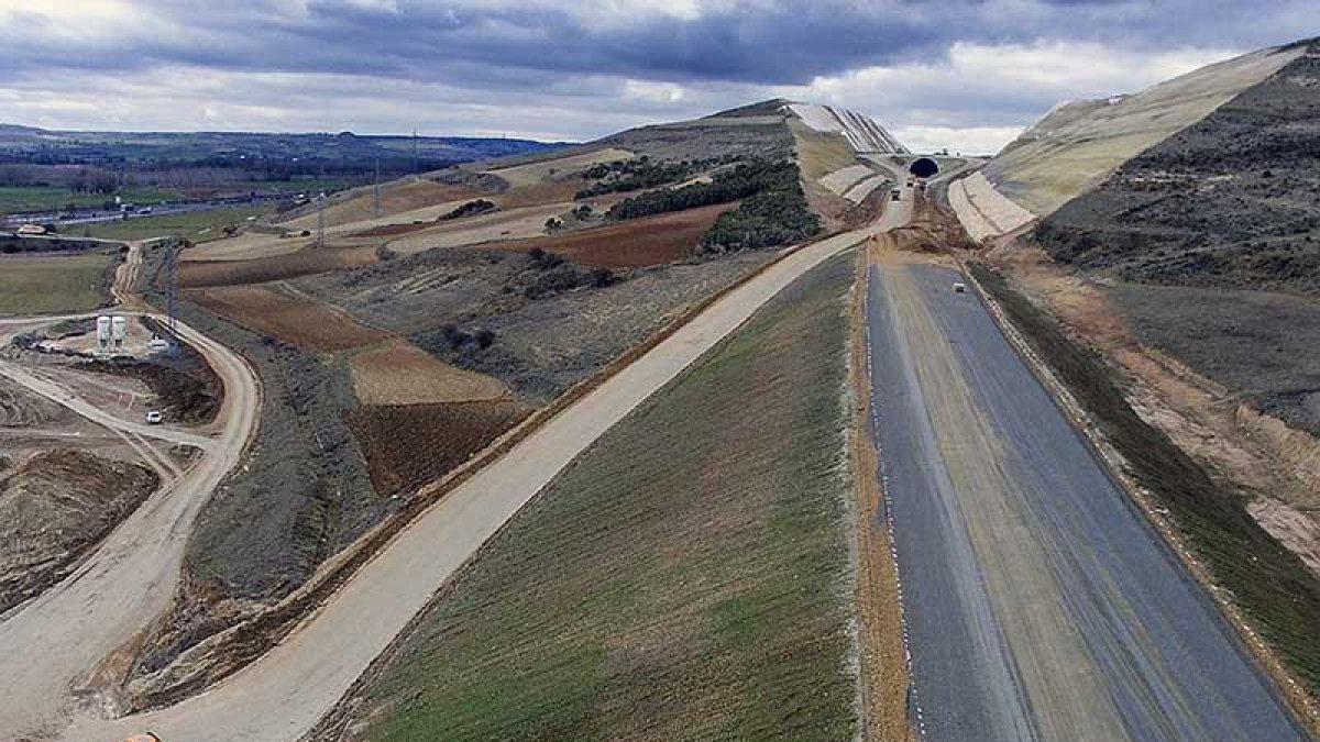 Las obras de la línea de alta velocidad en el tramo entre Estépar y Burgos.-ISRAEL L. MURILLO