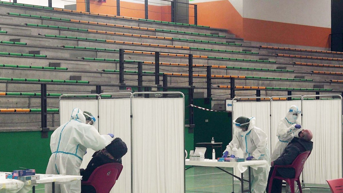 Las pruebas se realizaron desde las 9 horas en el polieportivo municipal. G. G.