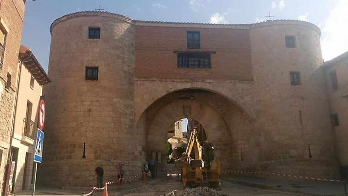 Las obras comenzaron tras el verano, y se sumarán a las mejoras previstas para estos años de cara a las Edades.-P. A. S.