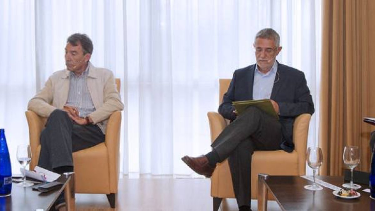 El director general editorial de EL MUNDO DE CASTILLA Y LEÓN, Pablo Lago, Ángel Hernández, de Comisiones Obreras, Agustín prieto, de UGT, y Miguel Ángel Benavente, de Cecale.-ISRAEL L. MURILLO
