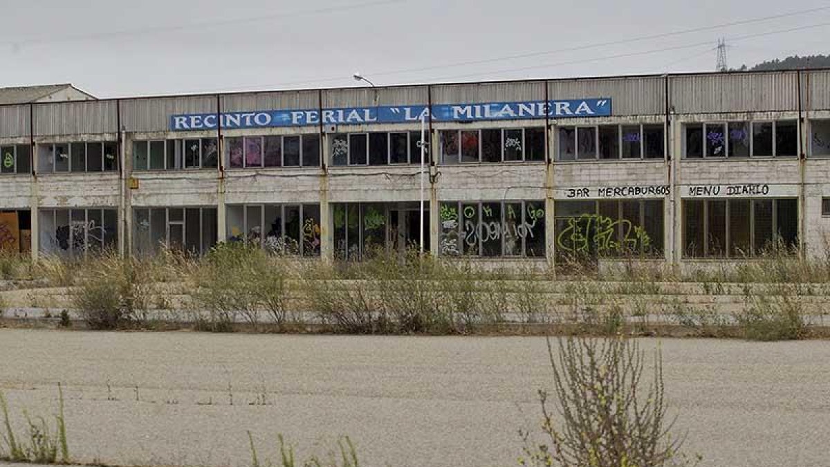 El actual recinto ferial está abandonado y está prevista su demolición.-SANTI OTERO