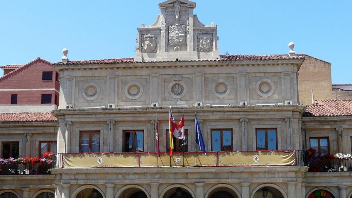 Ayuntamiento de León-NACHO TRASEIRA