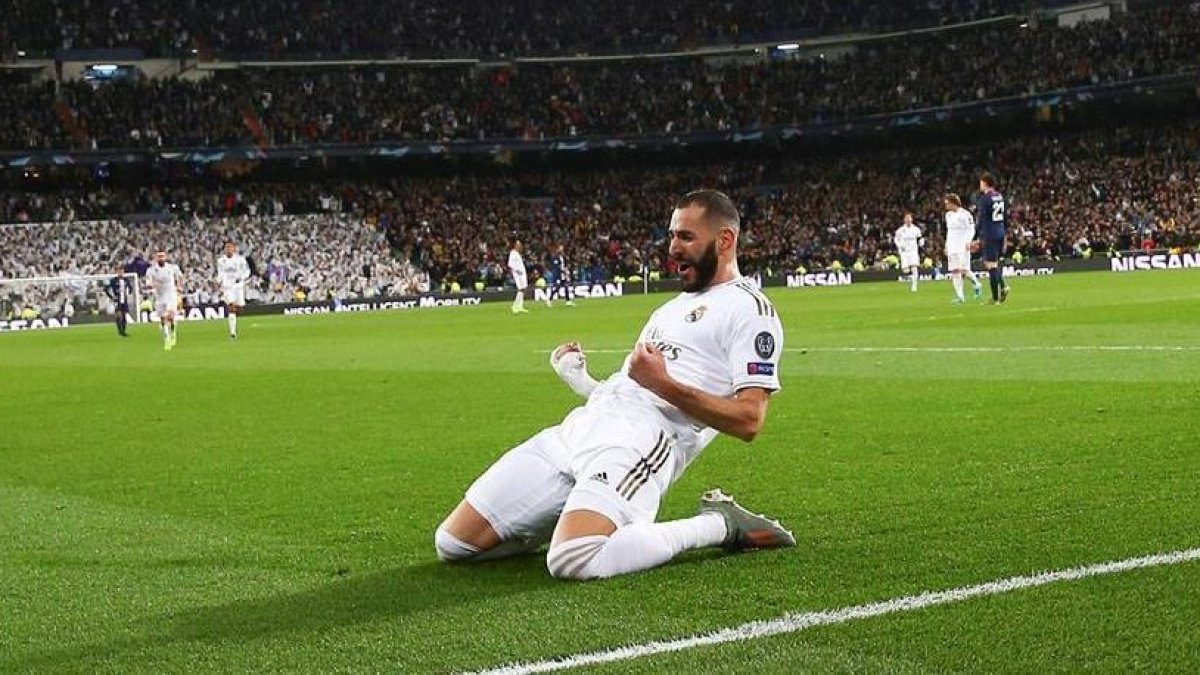 Benzema, este martes en el Bernabéu.-EFE